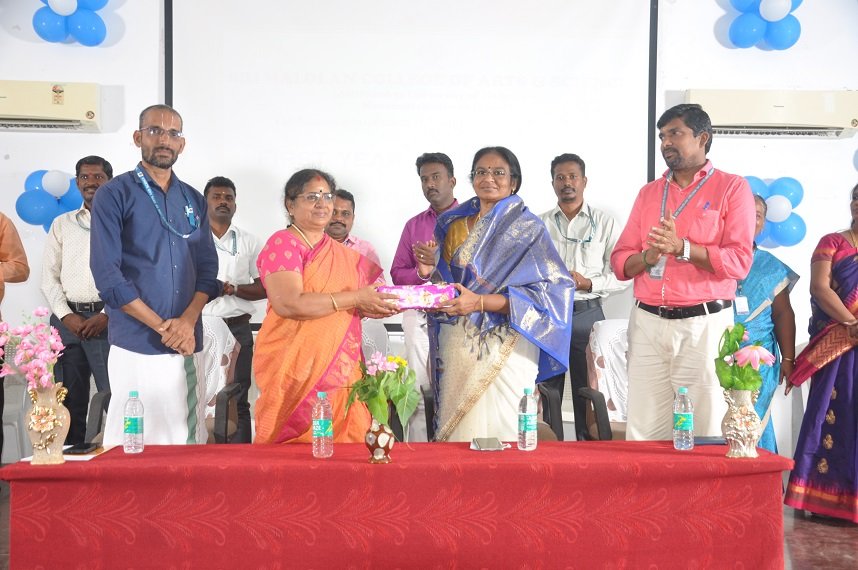  The Inauguration of first year classes took place on 24.08.2022 at SMCAS. The occasion was graced by Mrs. C. Ezhil M.A., M.Ed., M.Phil., Head Mistress of Govt. Hr. Sec. School, Thozhupedu.